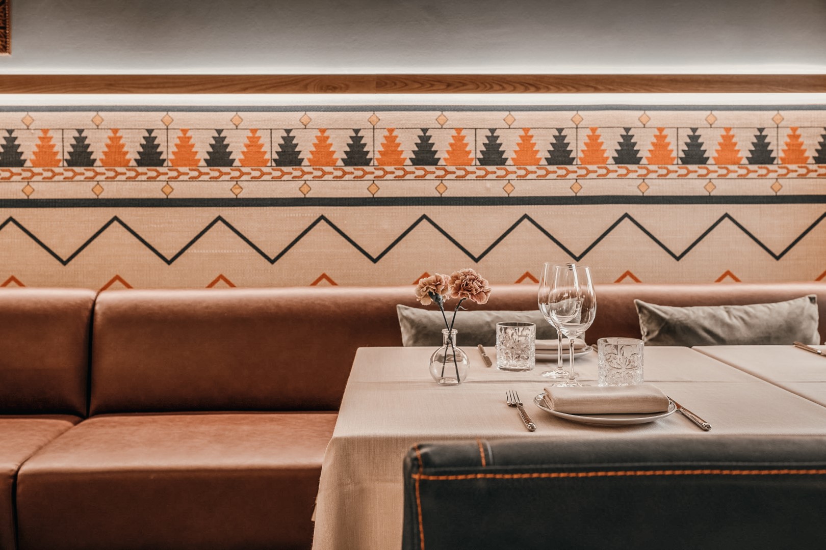 Balausta Restaurant table