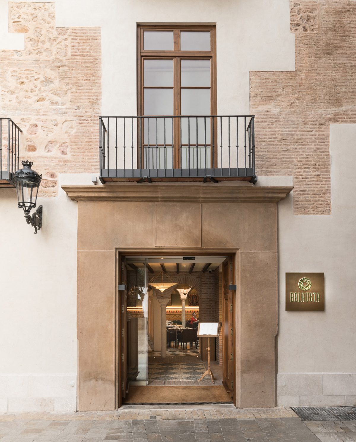 Nos encontramos en el centro histórico de Málaga, en Calle Granada 57-59.