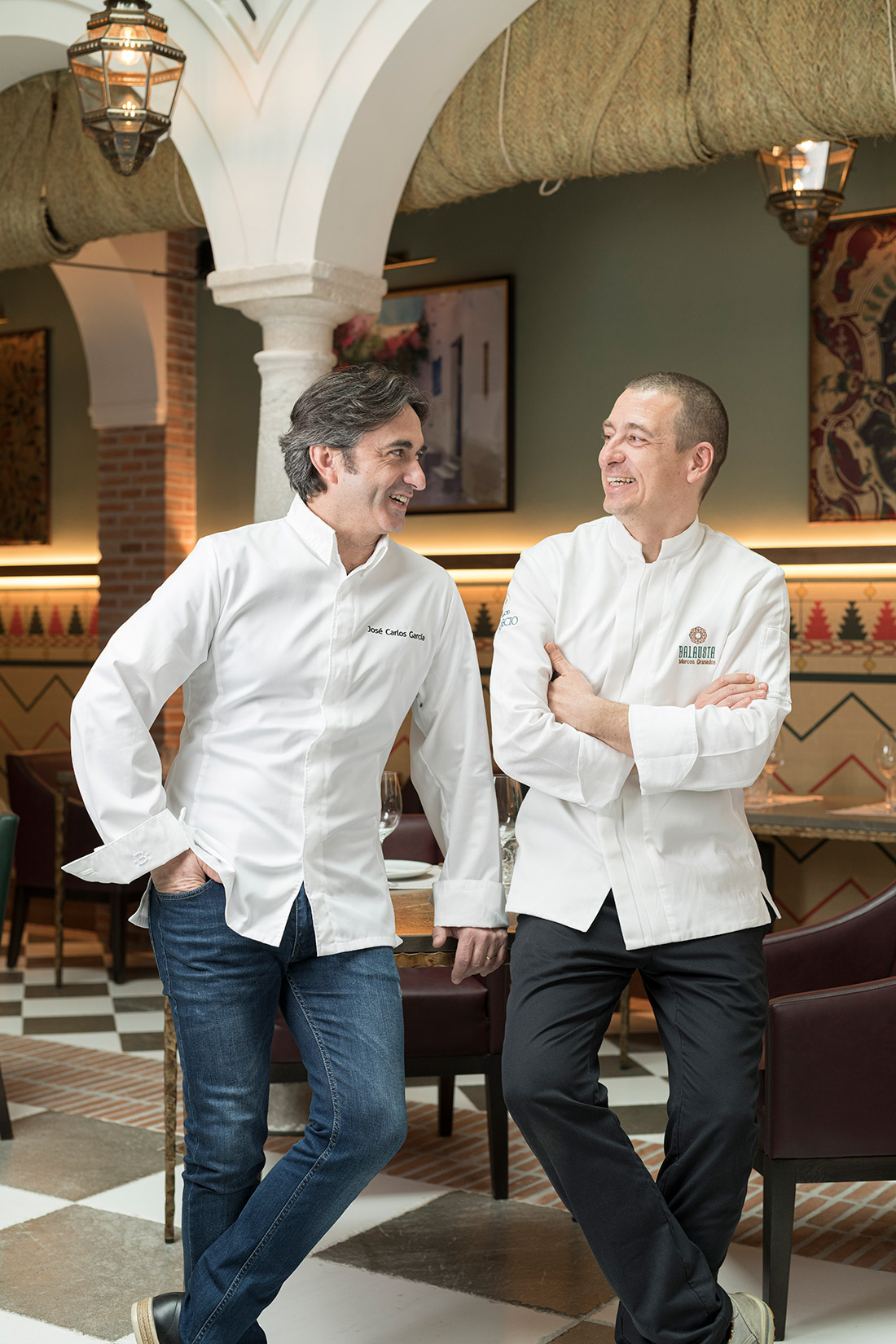 Al frente de nuestra cocina se encuentran el chef con Estrella Michelín, José Carlos García y nuestro jefe de cocina, Marcos Granados.